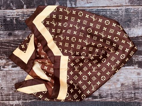 Shop Used Louis Vuitton Scarves 